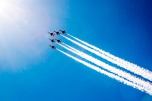 6 planes flying in the sky